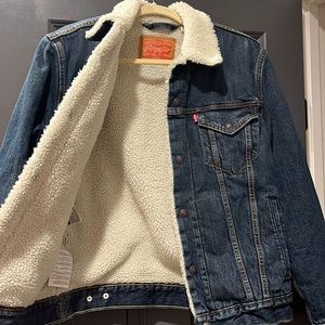 Levi Strauss & Co. blue Jean jacket with faux fur lining/quilted lining